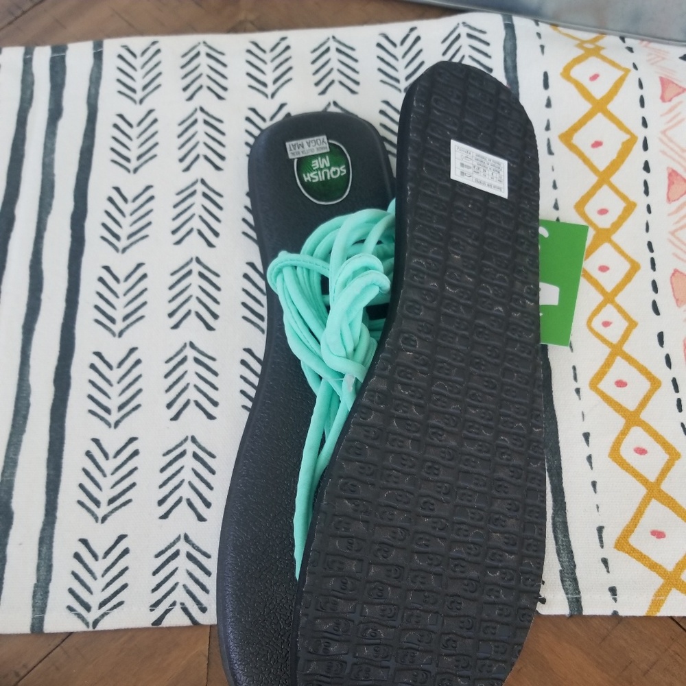 🆕️ Yoga Sanuk Sandals - Picture 3 of 4